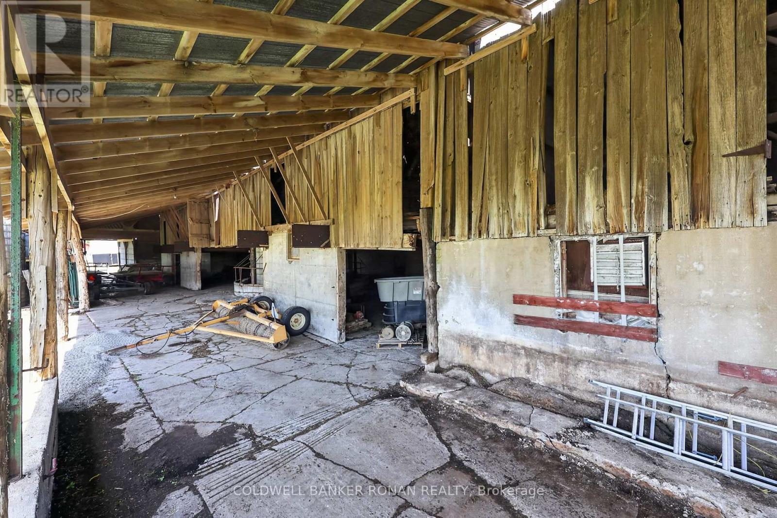 8562/8587 6th Line Property Photo 36
