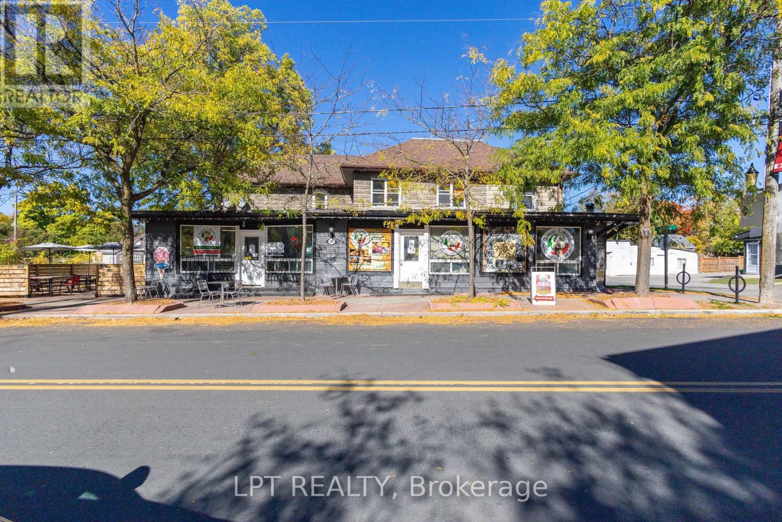 104 & 105 - 928 Lake Drive E Property Photo 2