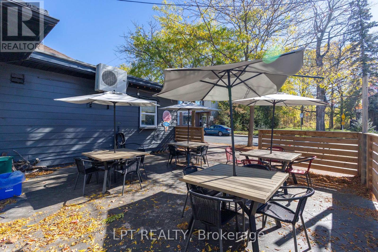 104 & 105 - 928 Lake Drive E Property Photo 8