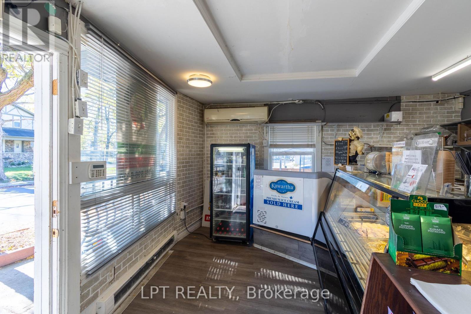 104 & 105 - 928 Lake Drive E Property Photo 10
