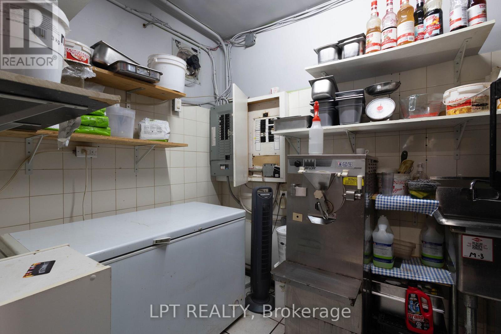 104 & 105 - 928 Lake Drive E Property Photo 14