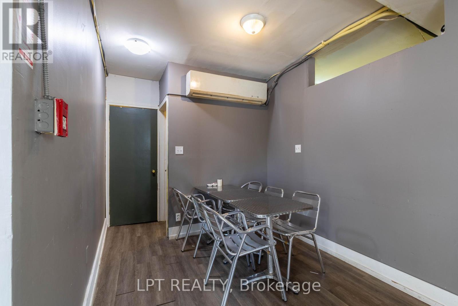 104 & 105 - 928 Lake Drive E Property Photo 16