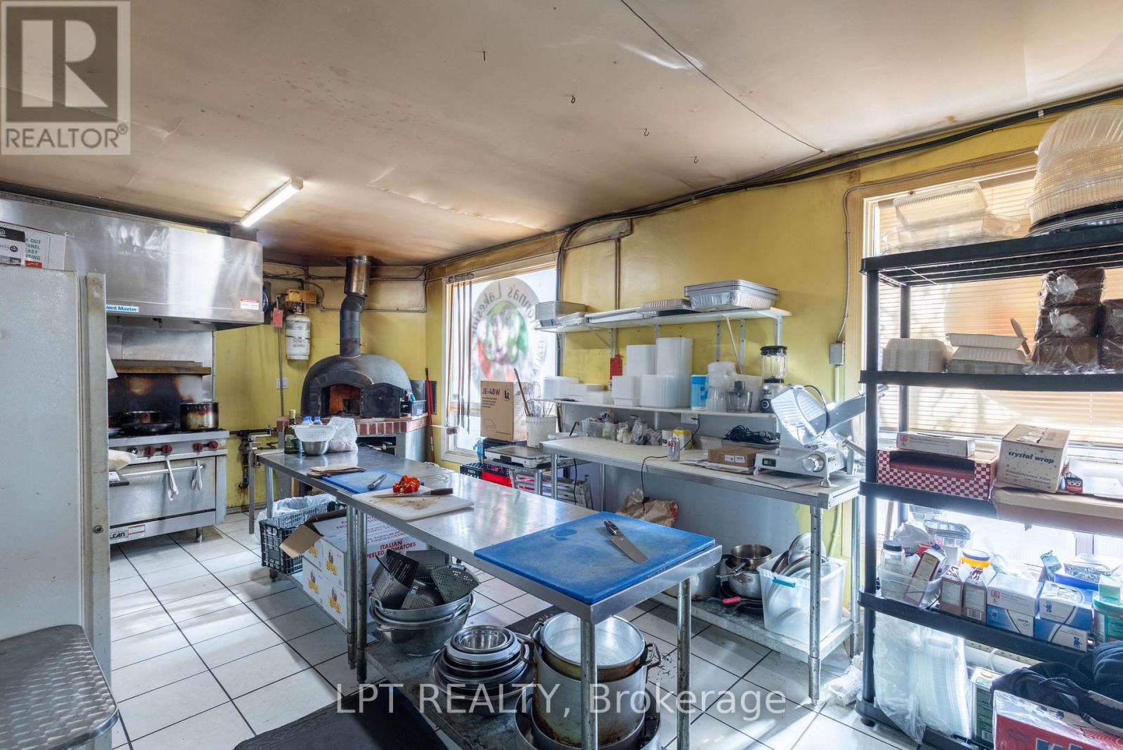 104 & 105 - 928 Lake Drive E Property Photo 18