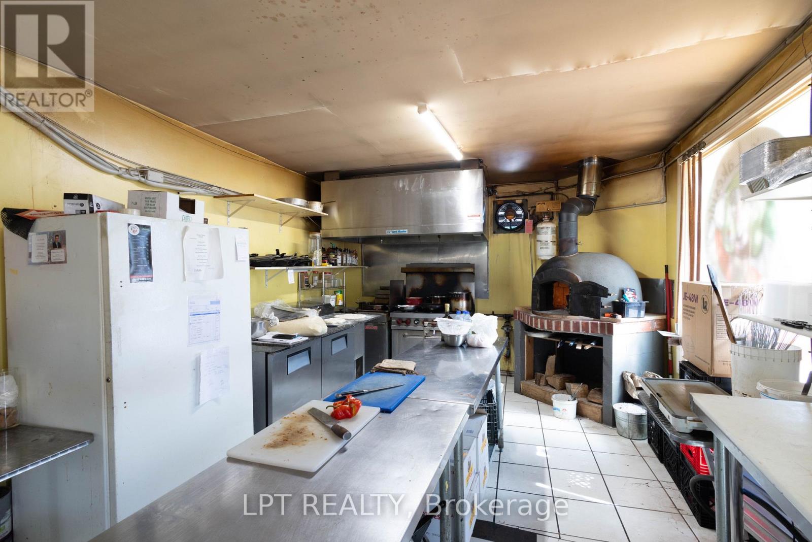 104 & 105 - 928 Lake Drive E Property Photo 19