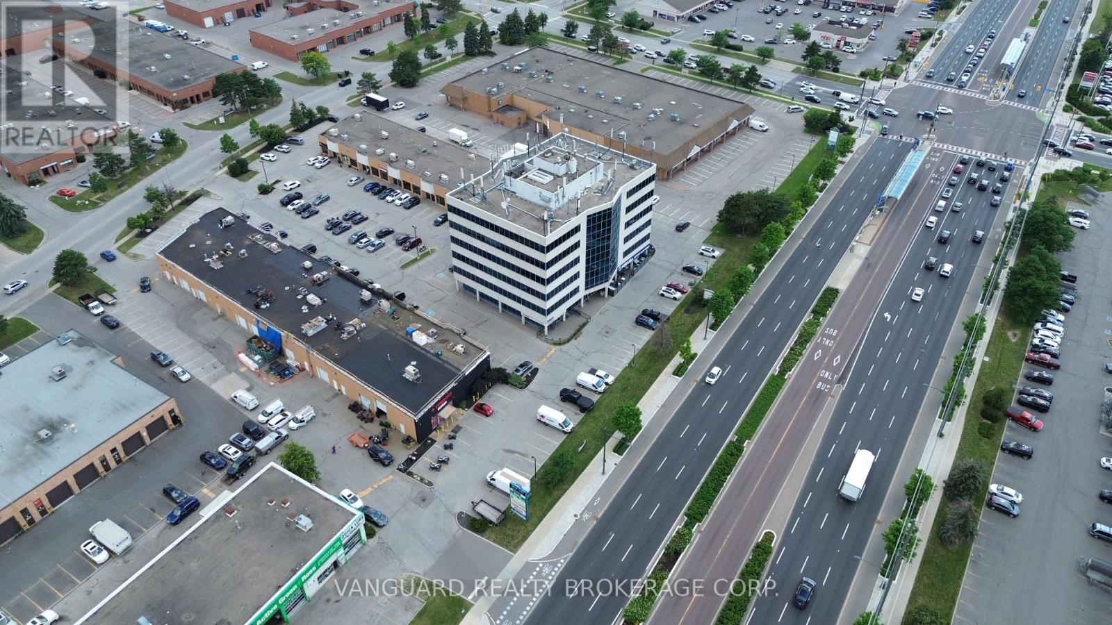 303 - 3901 Highway 7 Property Photo 8