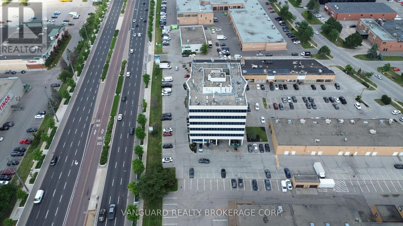 303 - 3901 Highway 7 Property Photo 10