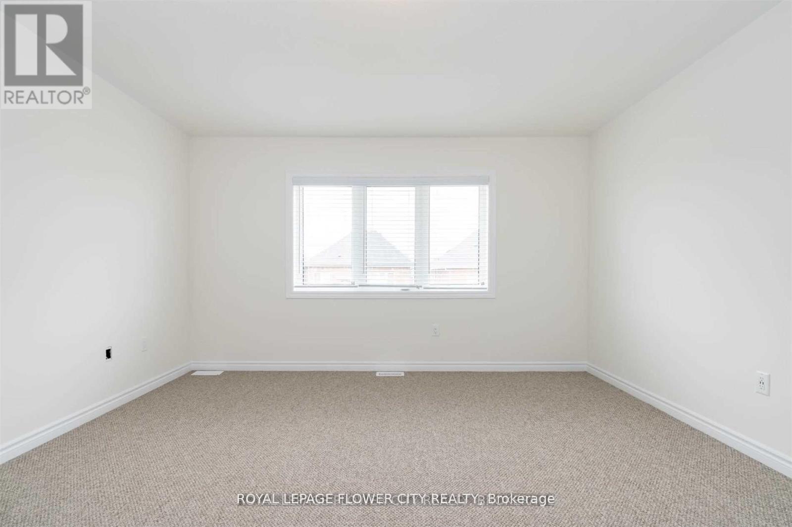 2282 Grainger Loop Crescent Property Photo 17