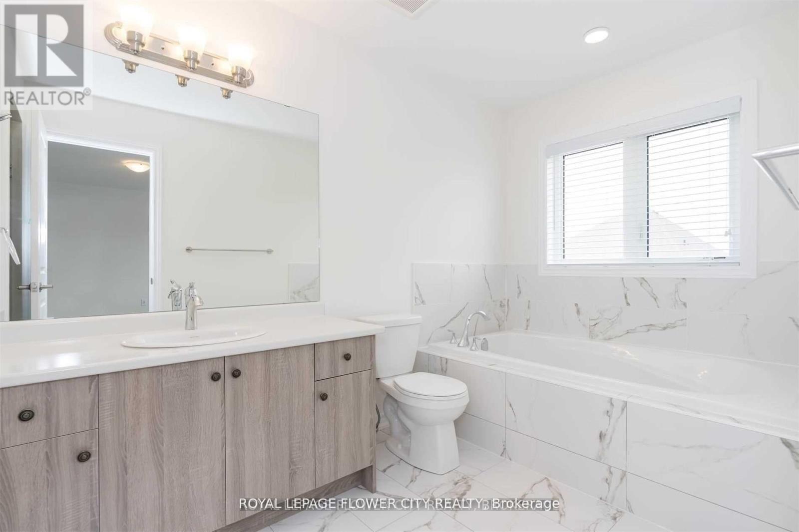 2282 Grainger Loop Crescent Property Photo 19