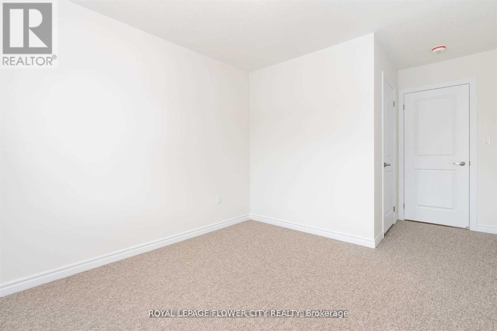 2282 Grainger Loop Crescent Property Photo 22