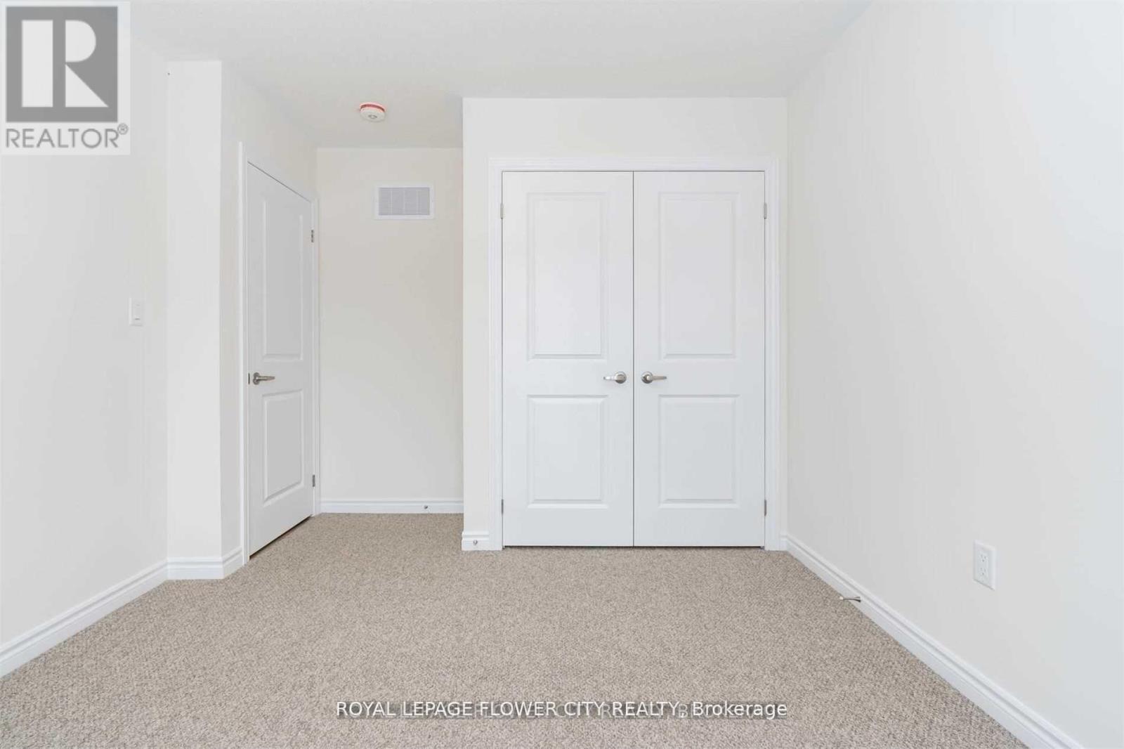 2282 Grainger Loop Crescent Property Photo 24