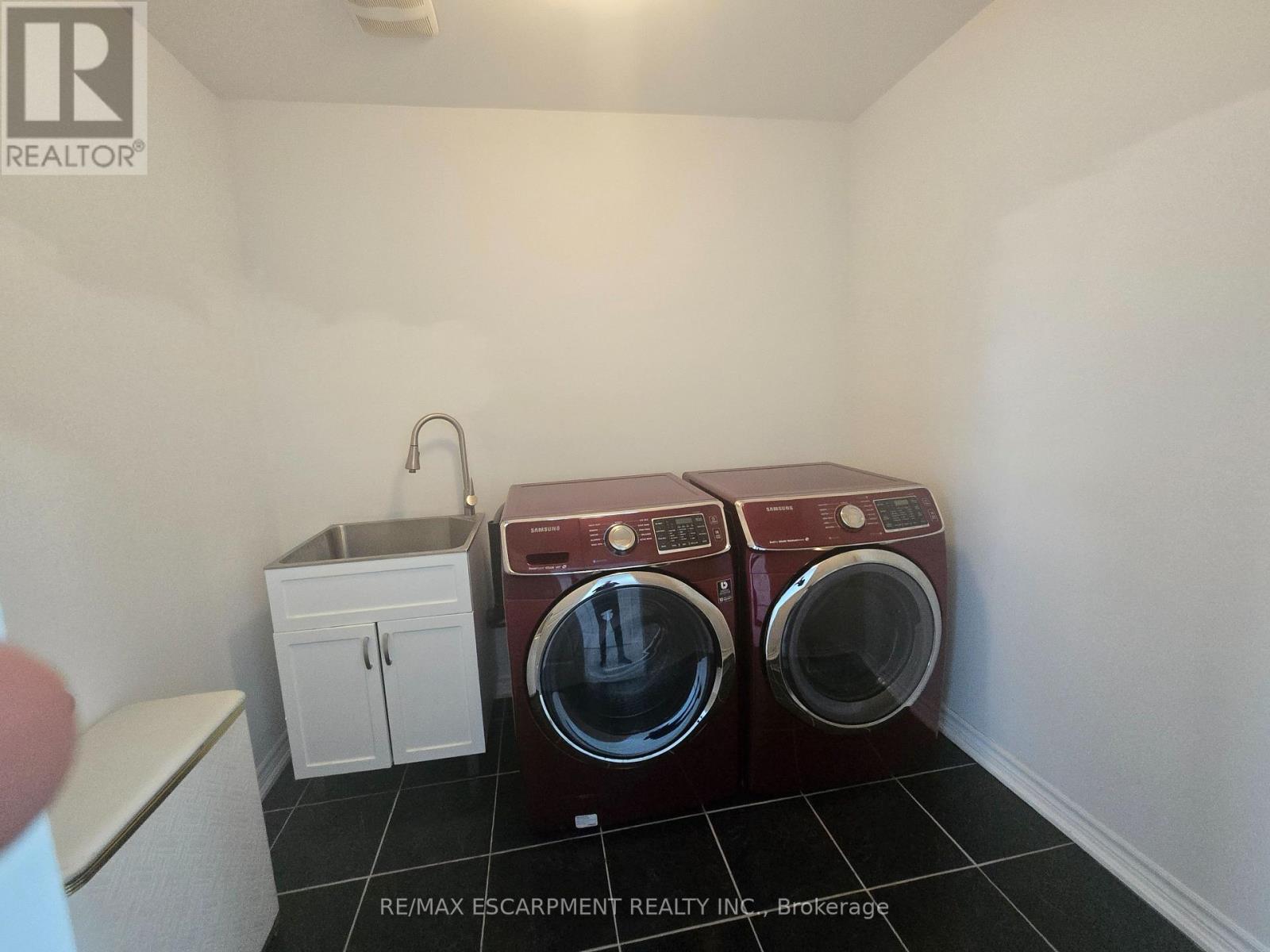 175 Gold Park Gate Property Photo 18