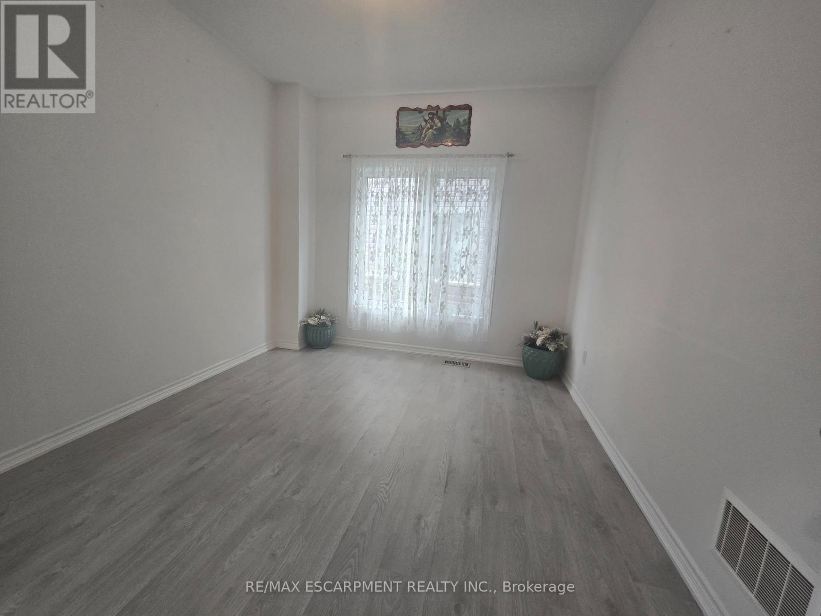 175 Gold Park Gate Property Photo 19