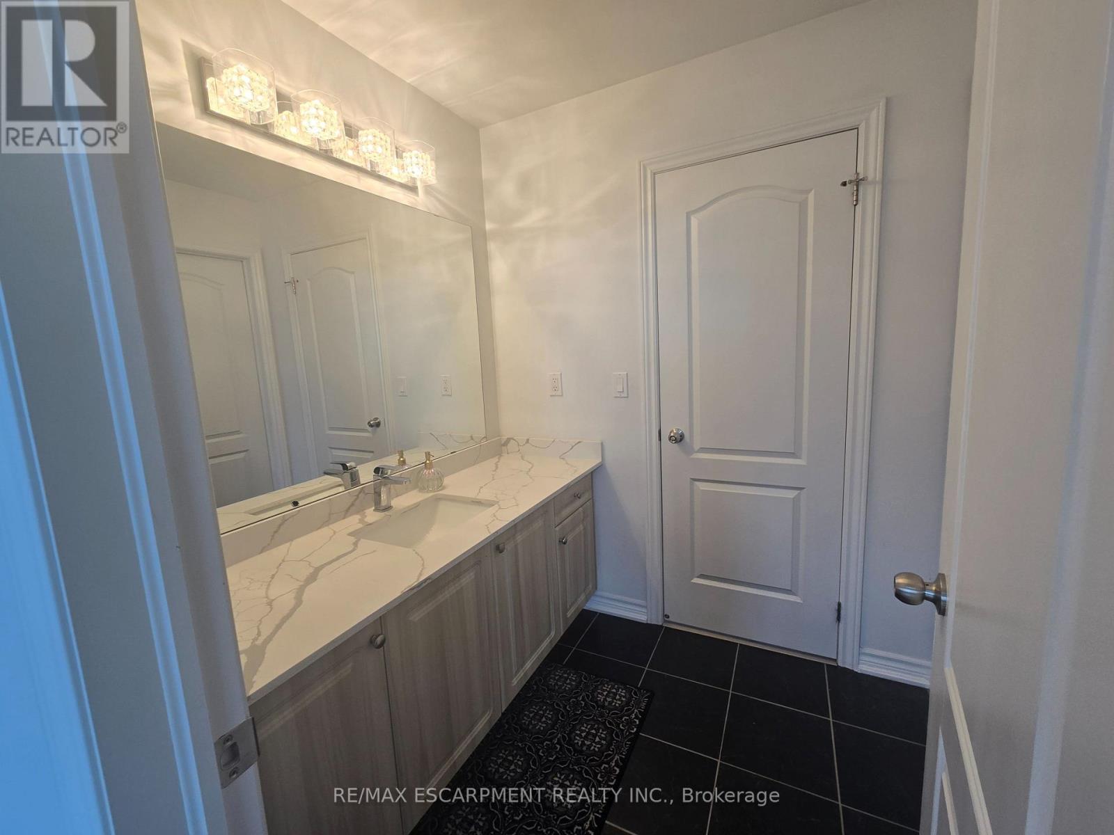175 Gold Park Gate Property Photo 22