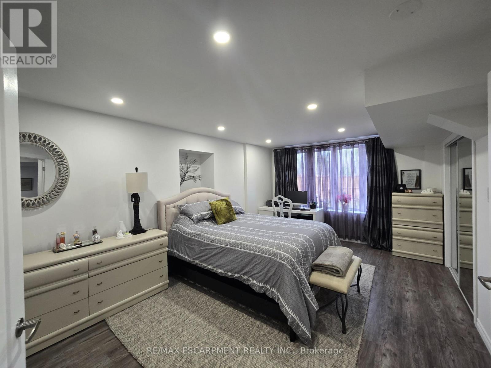175 Gold Park Gate Property Photo 34