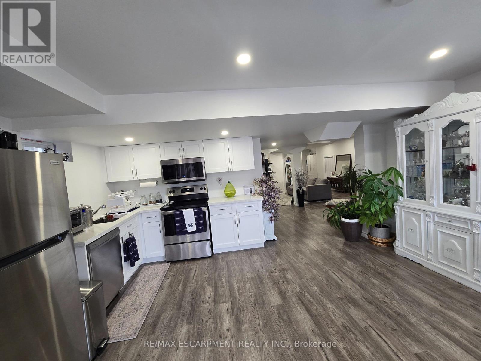 175 Gold Park Gate Property Photo 42