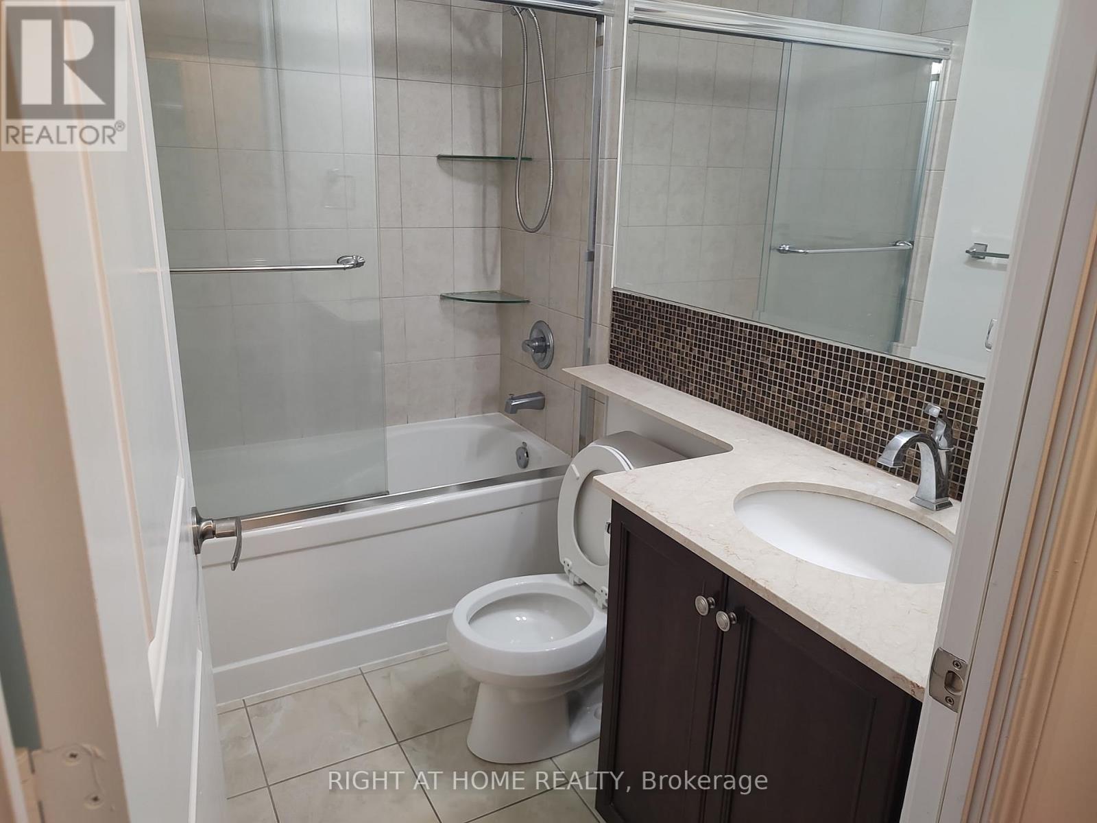 701 - 9245 Jane Street Property Photo 2