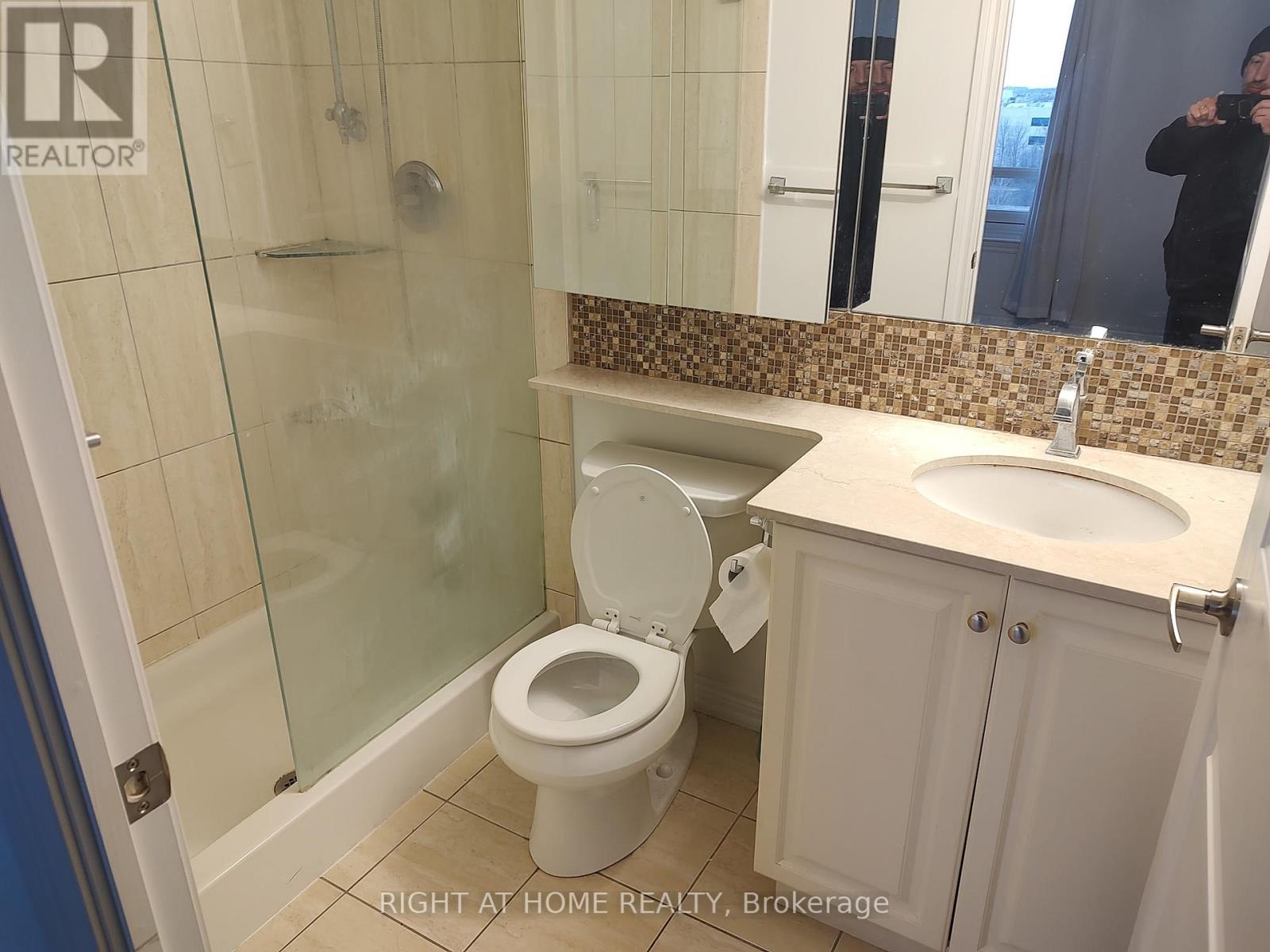 701 - 9245 Jane Street Property Photo 4