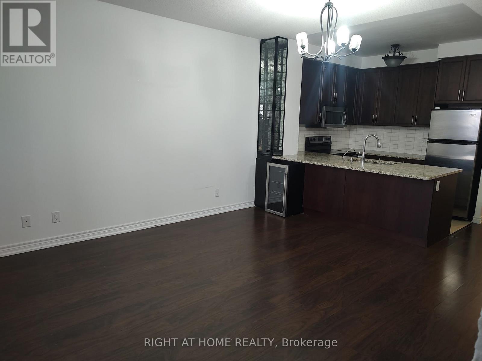 701 - 9245 Jane Street Property Photo 5