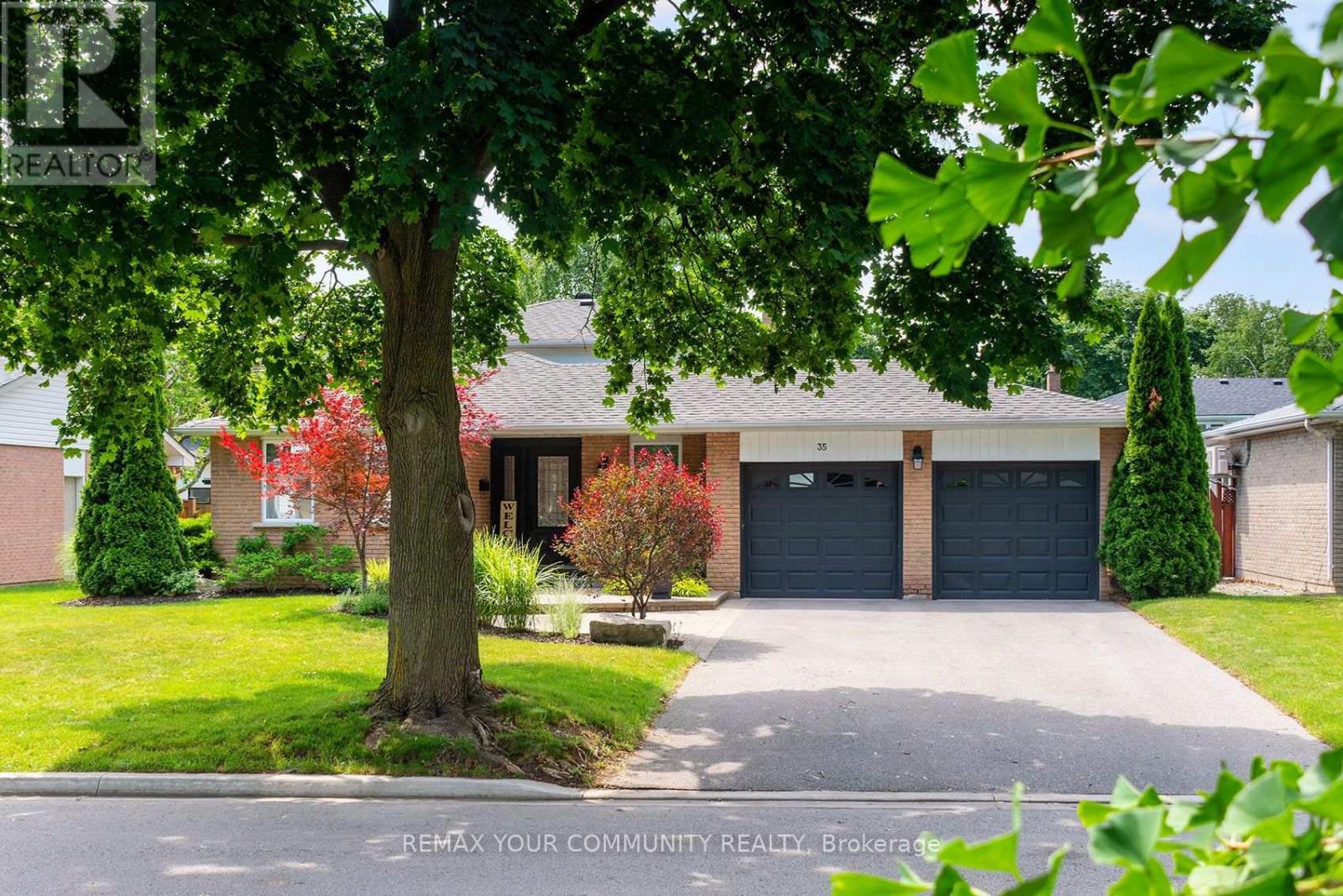 35 JOHN DEXTER PLACE