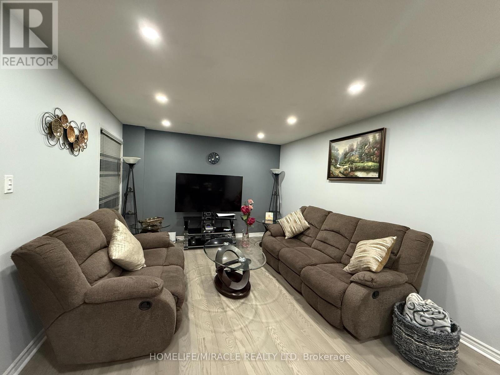 163 Mabley Crescent Property Photo 3
