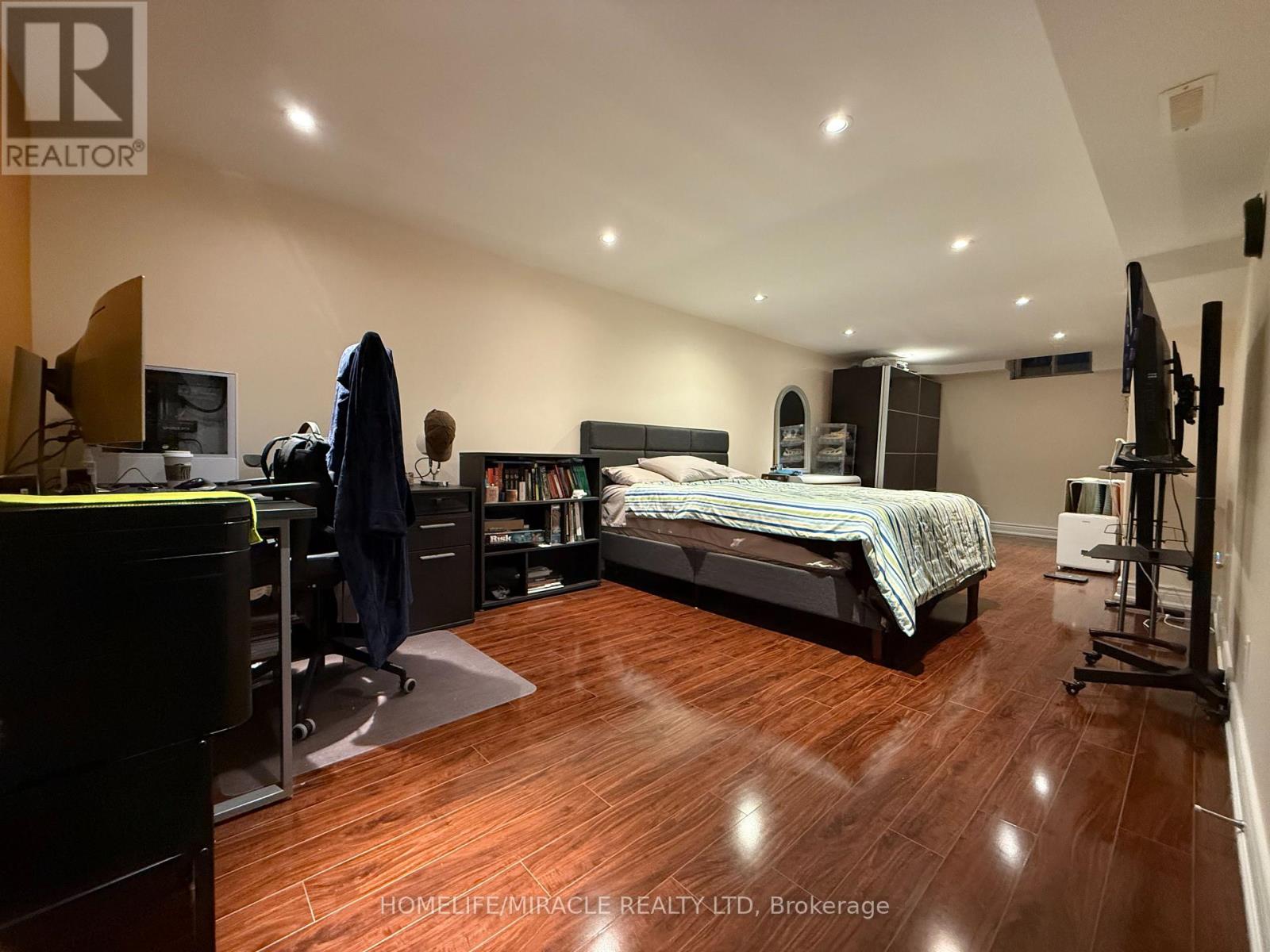 163 Mabley Crescent Property Photo 20