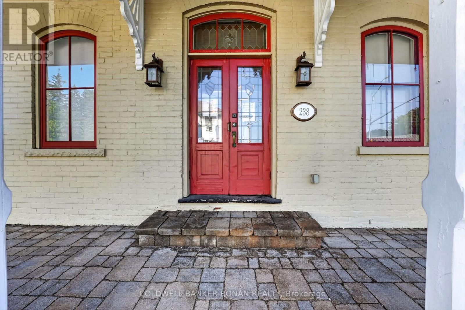 238 Barrie Street Property Photo 4