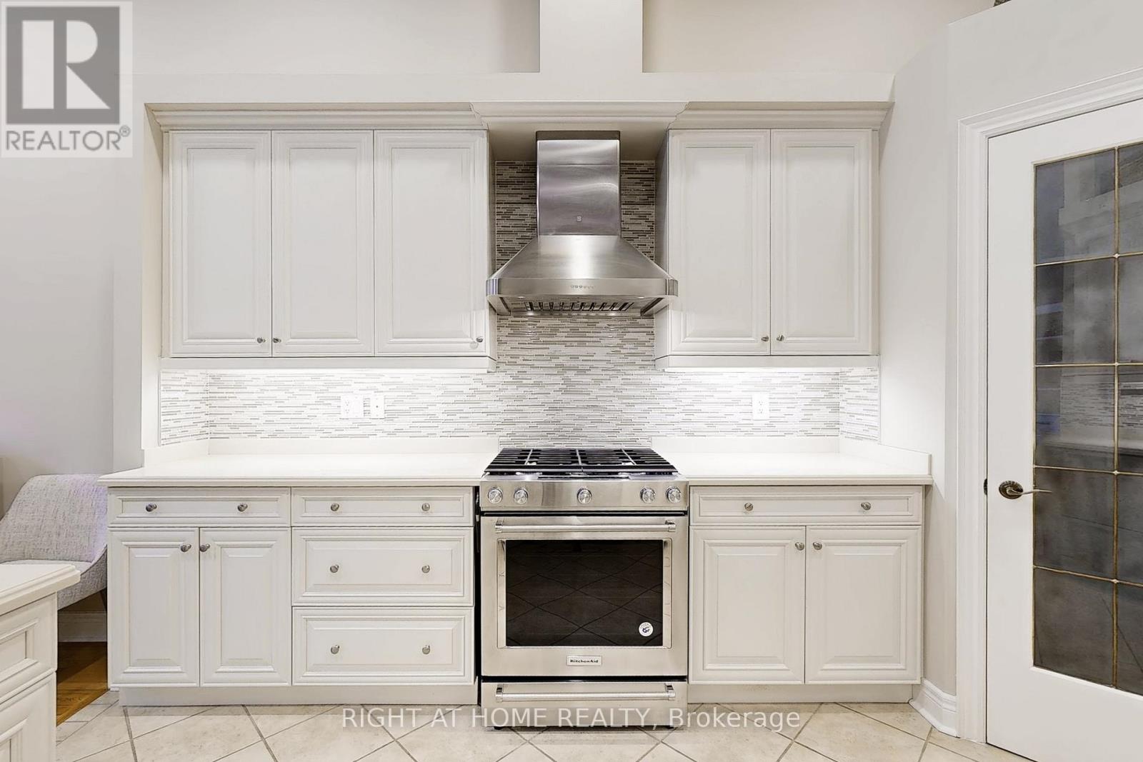 9 Arlington Way Property Photo 8
