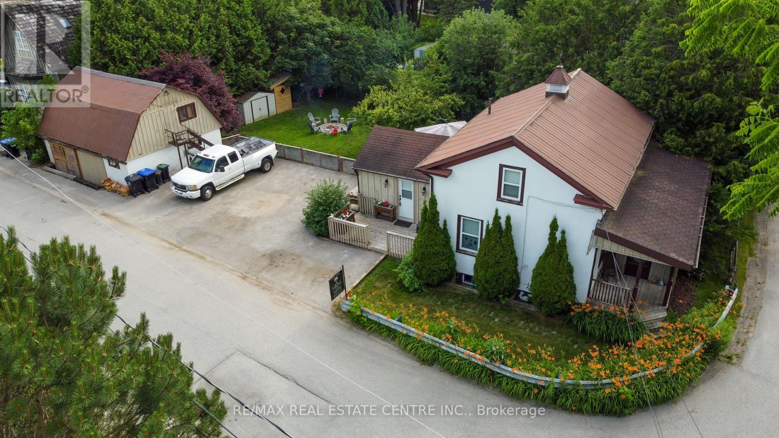 5 East John Street N Property Photo 1