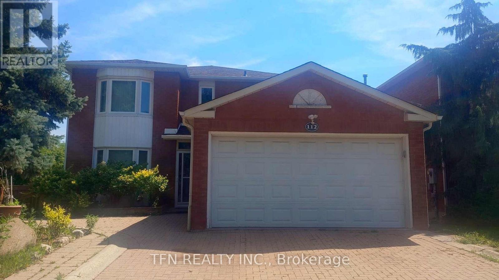 112 Trafalgar Square Property Photo 1