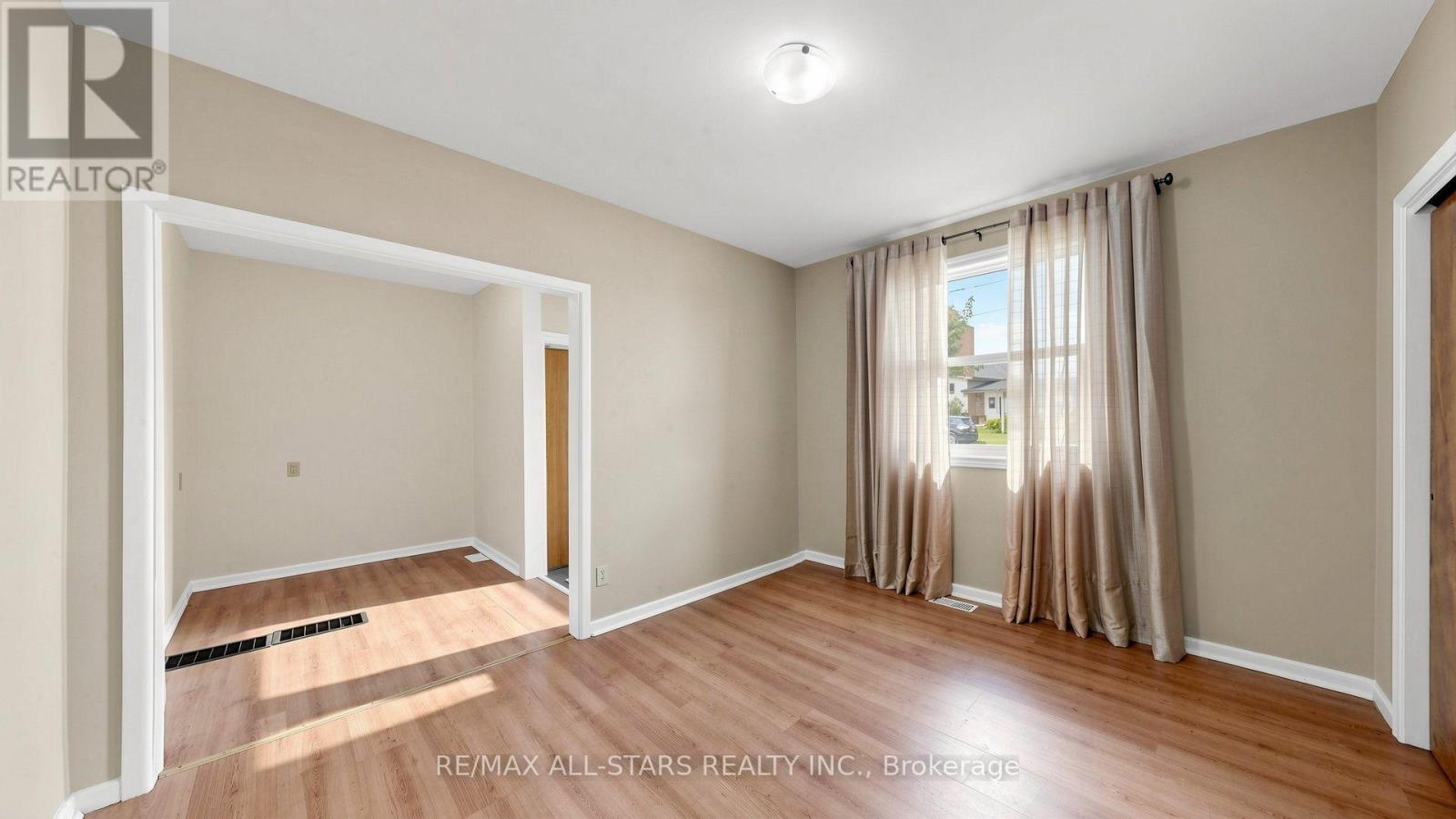 43 Toronto Street N Property Photo 6