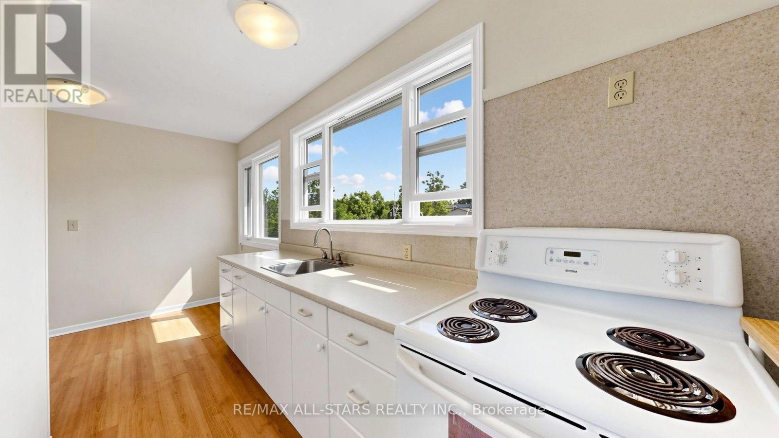 43 Toronto Street N Property Photo 7