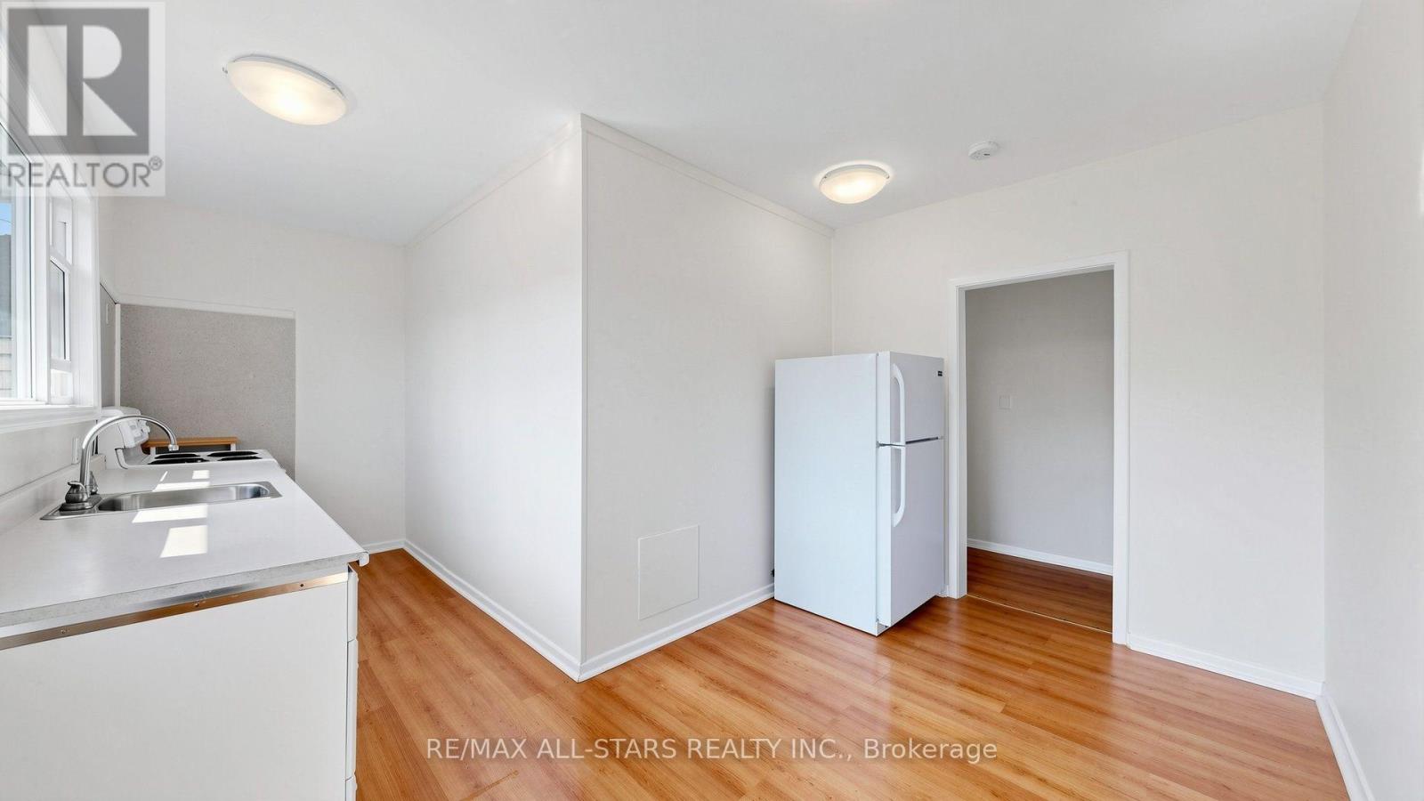 43 Toronto Street N Property Photo 8