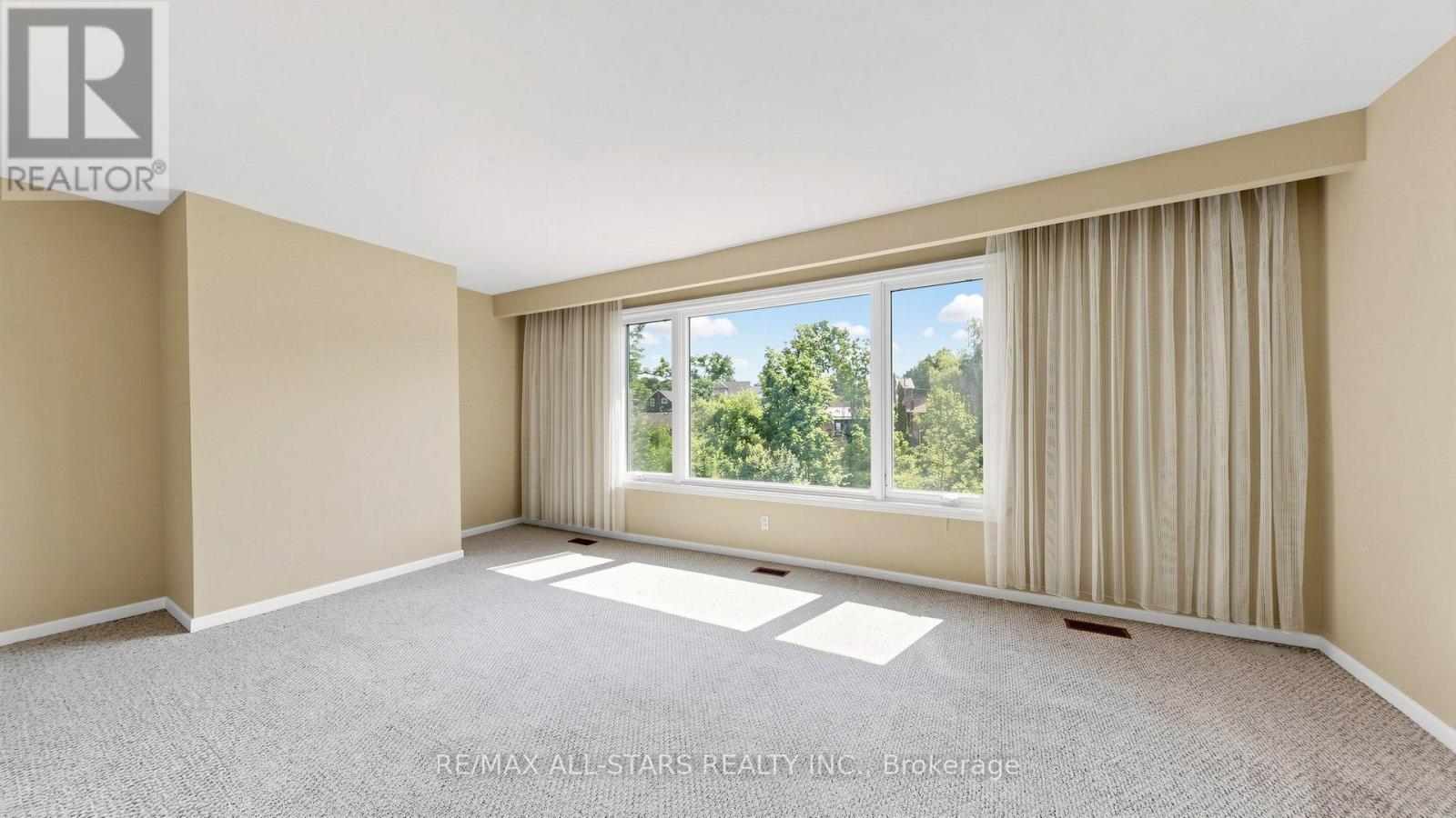 43 Toronto Street N Property Photo 9