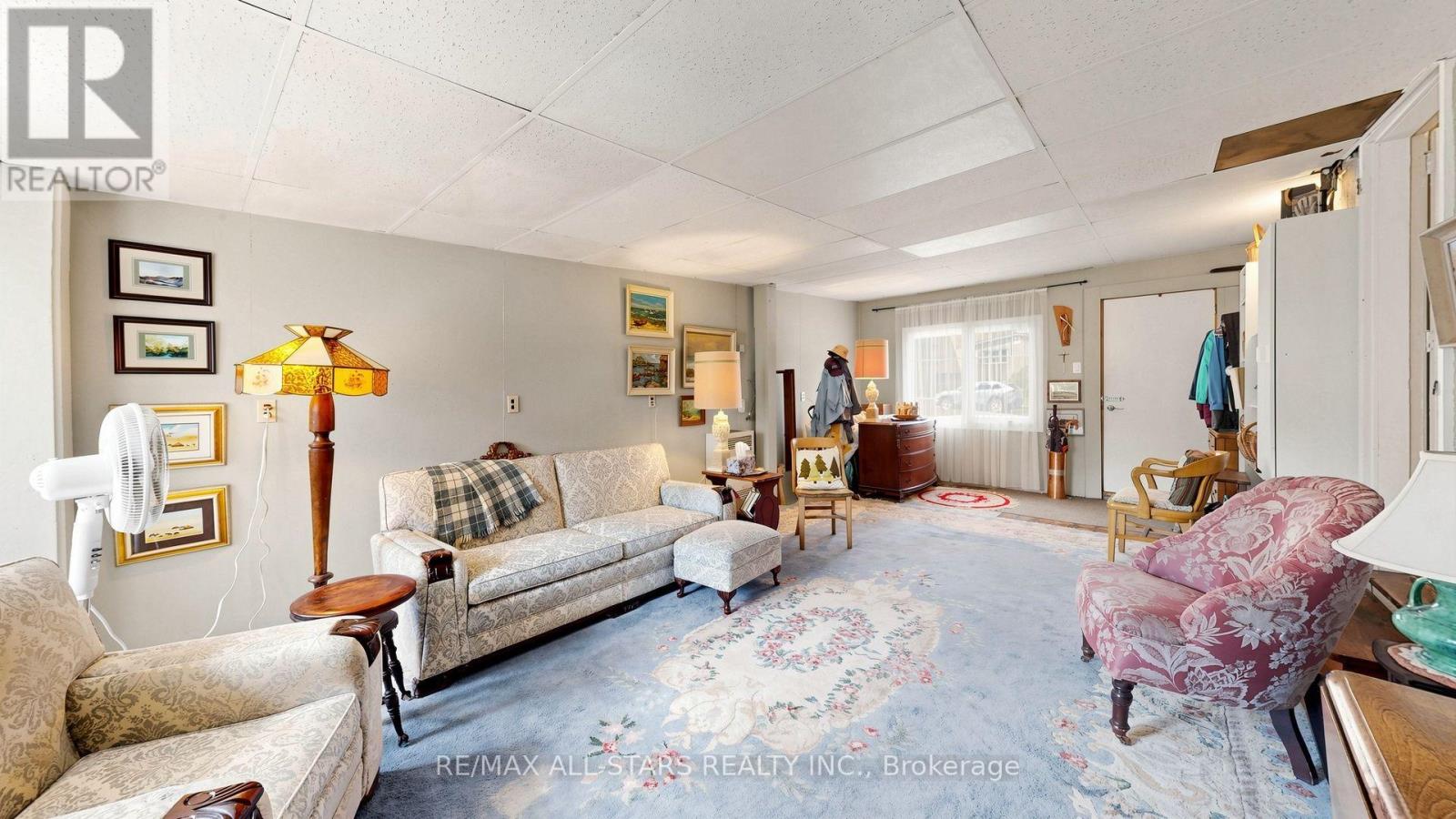 43 Toronto Street N Property Photo 11