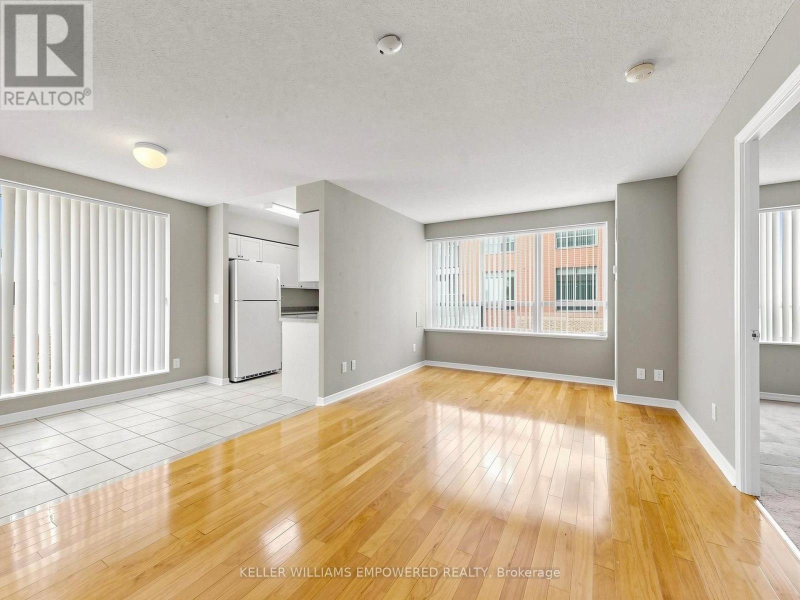 211 - 11 Oneida Crescent Property Photo 6
