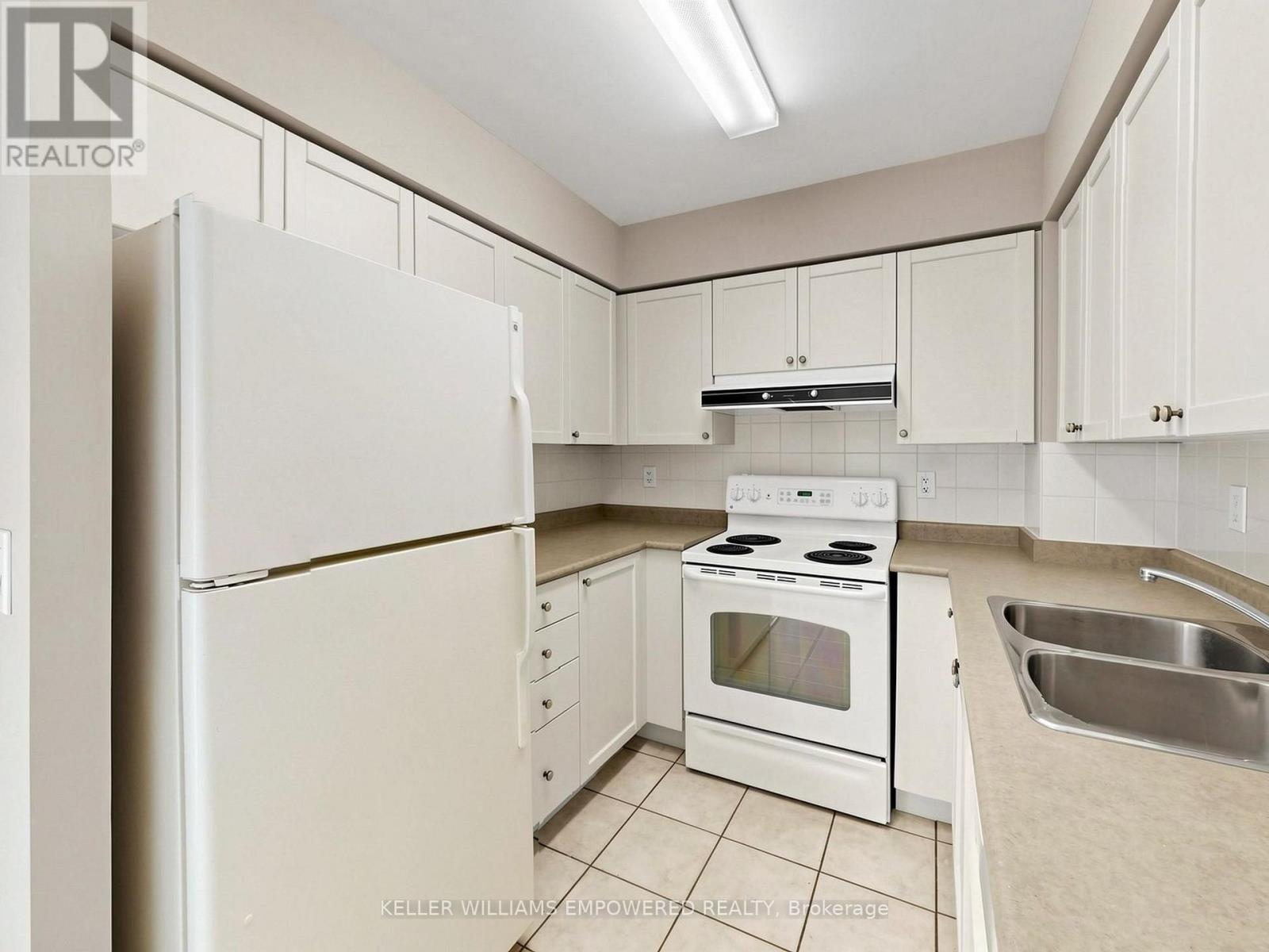 211 - 11 Oneida Crescent Property Photo 11