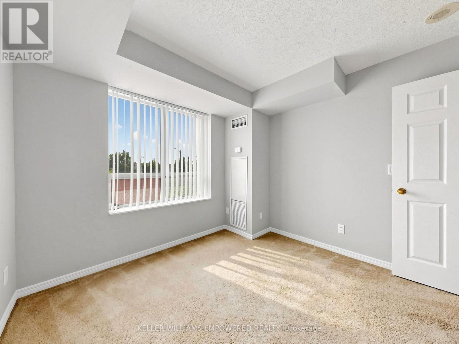 211 - 11 Oneida Crescent Property Photo 18