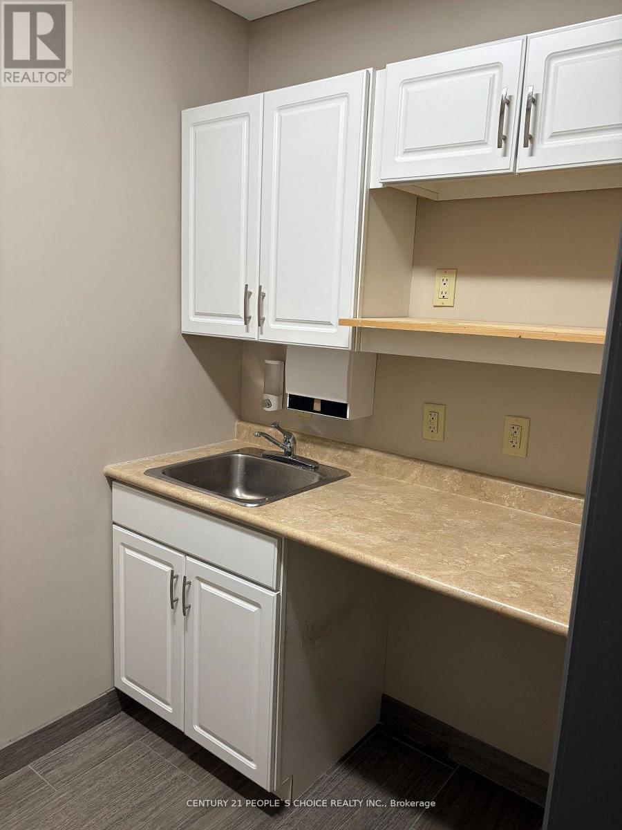 14 - 595 Cityview Boulevard Property Photo 10
