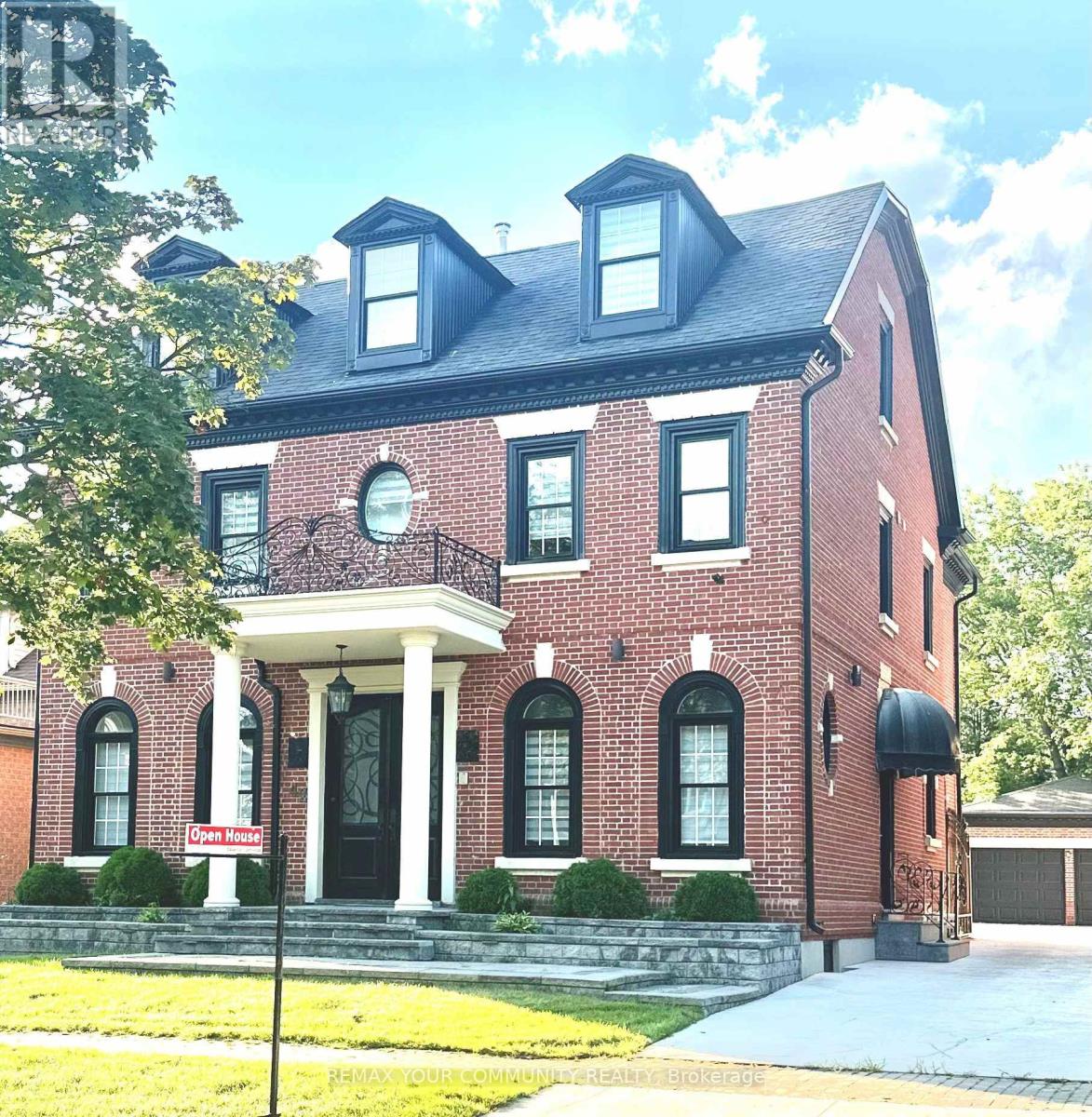 42 OATLANDS CRESCENT