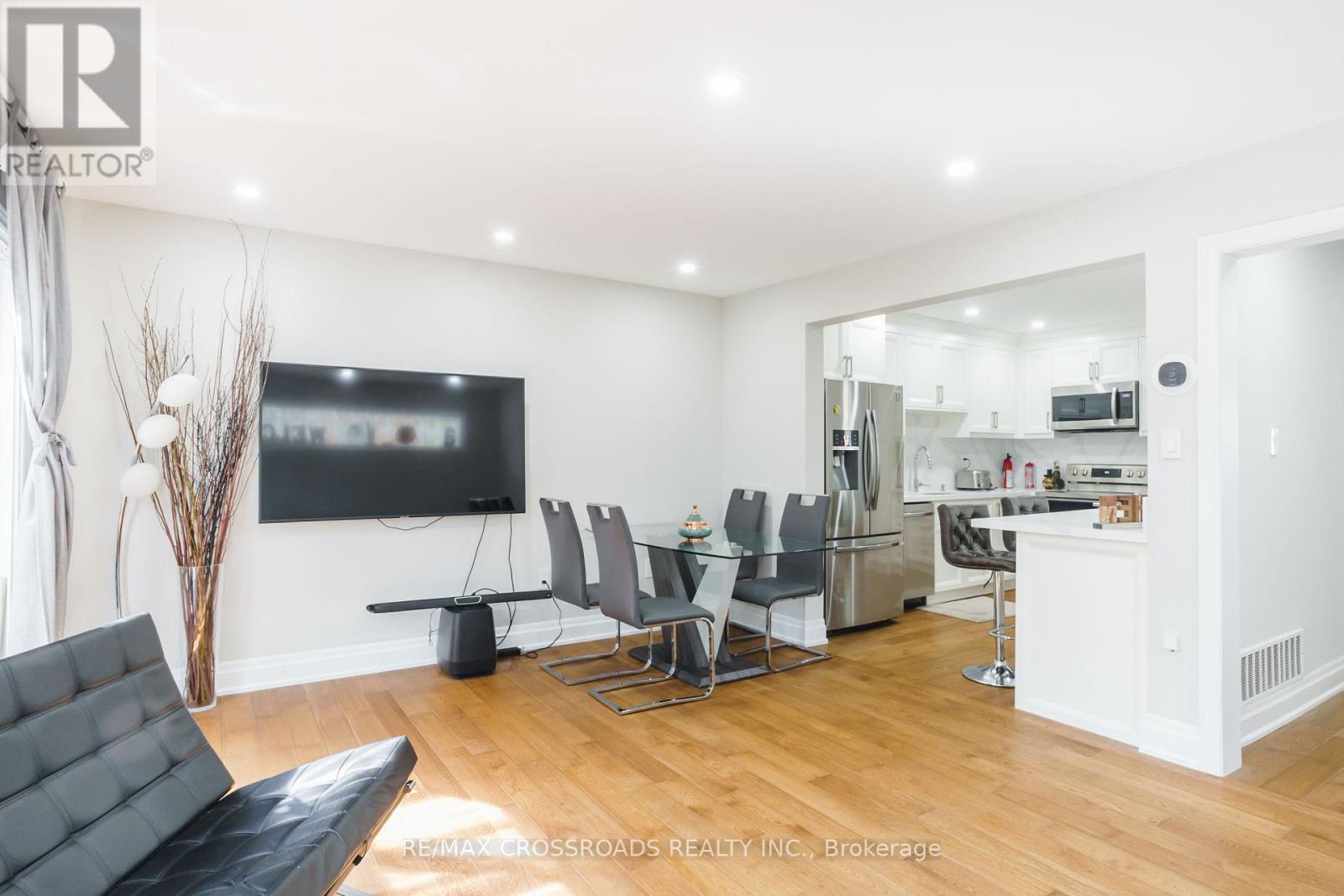 50 Widdifield Avenue Property Photo 4