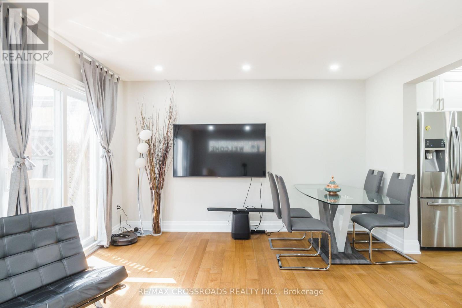 50 Widdifield Avenue Property Photo 7