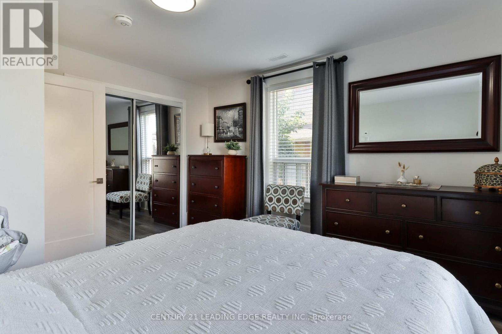 A - 487 Eagle Street Property Photo 6