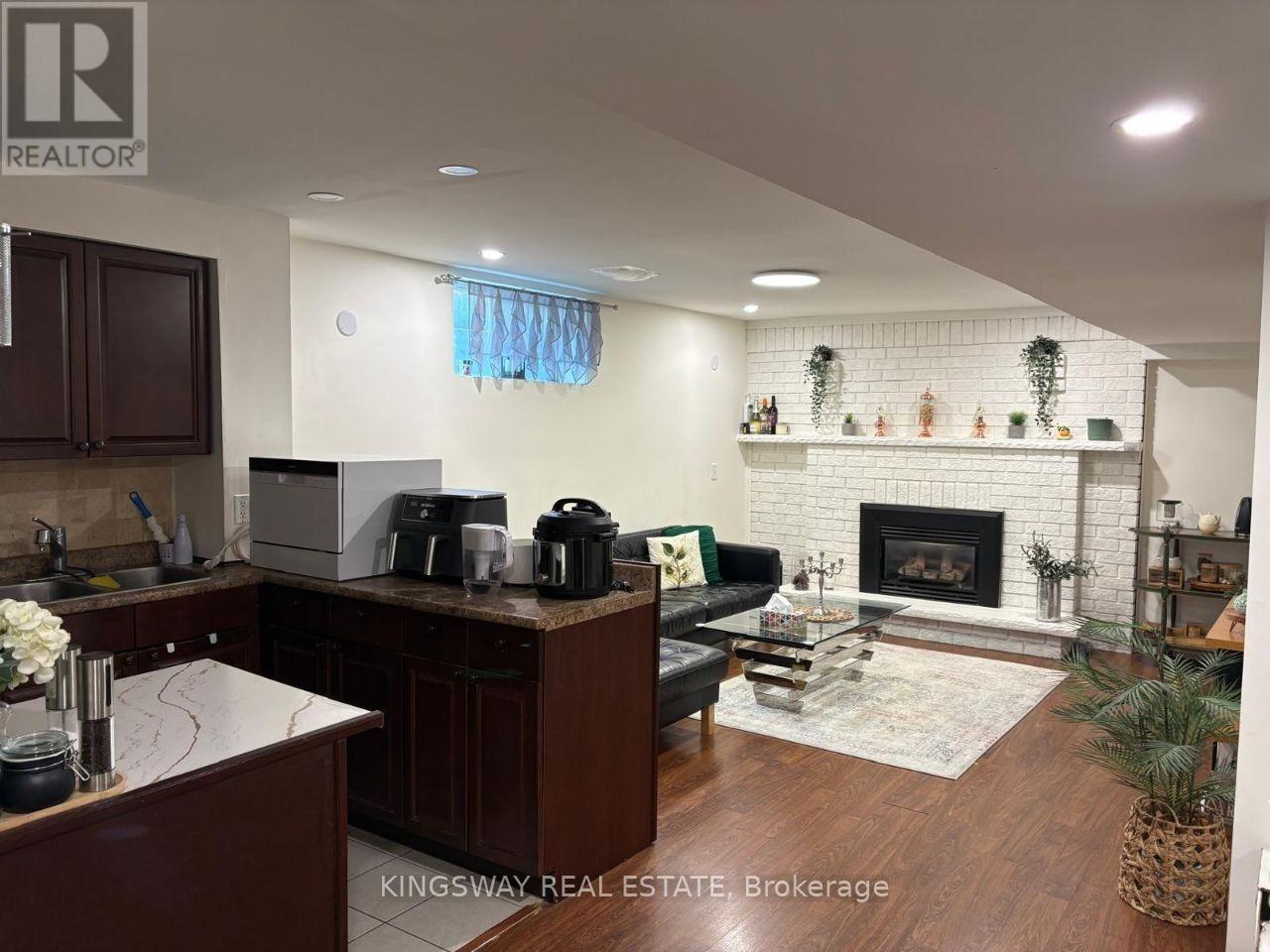A-lower Unit - 31 Oxford Street Property Photo 1