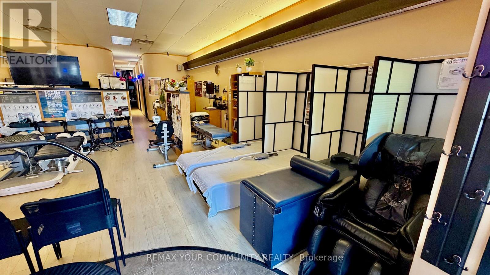 7315 Woodbine Avenue Property Photo 7