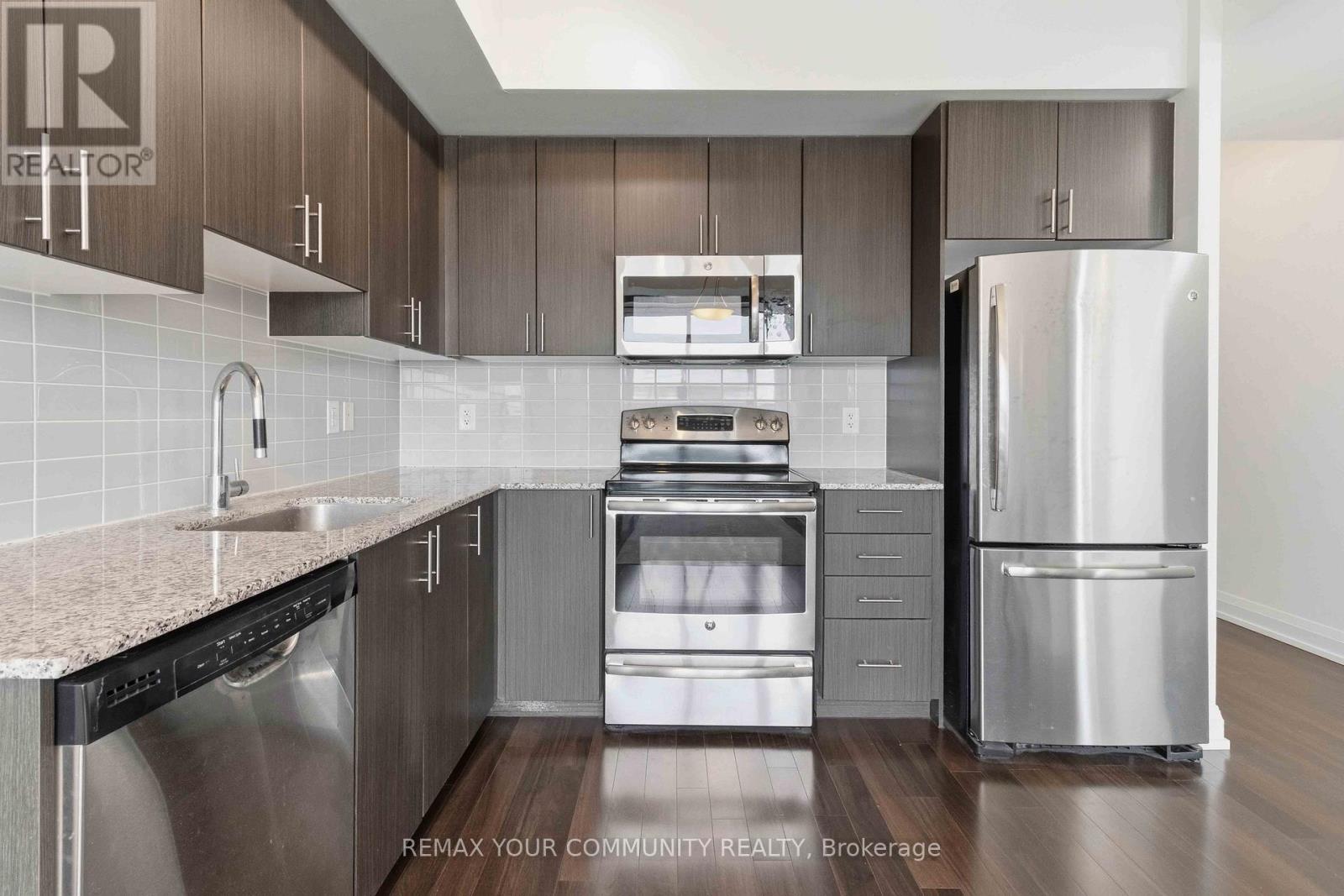 418 - 7167 Yonge Street Property Photo 9