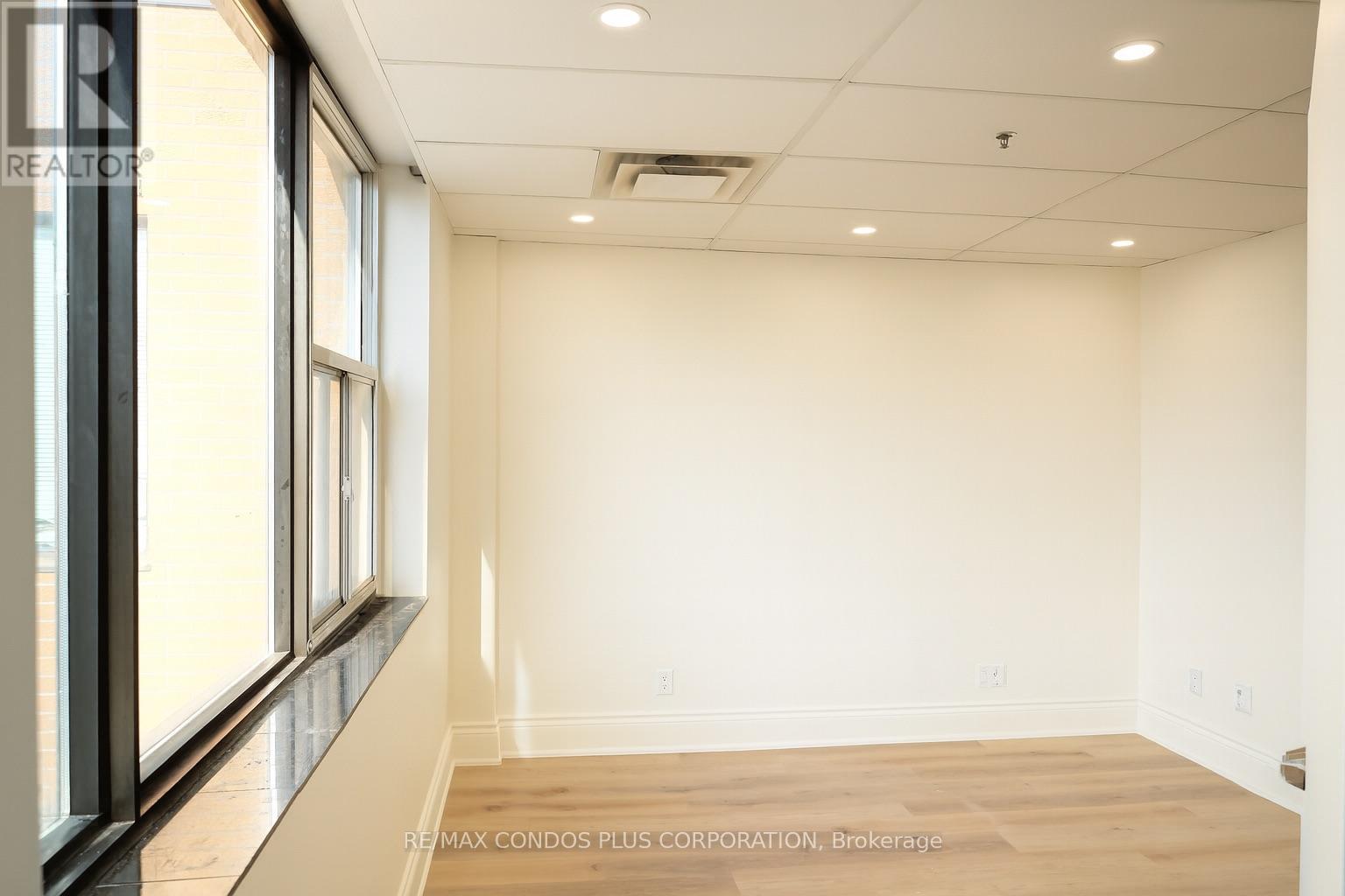 Unit 3 (second Floor) - 260 Regina Road Property Photo 2