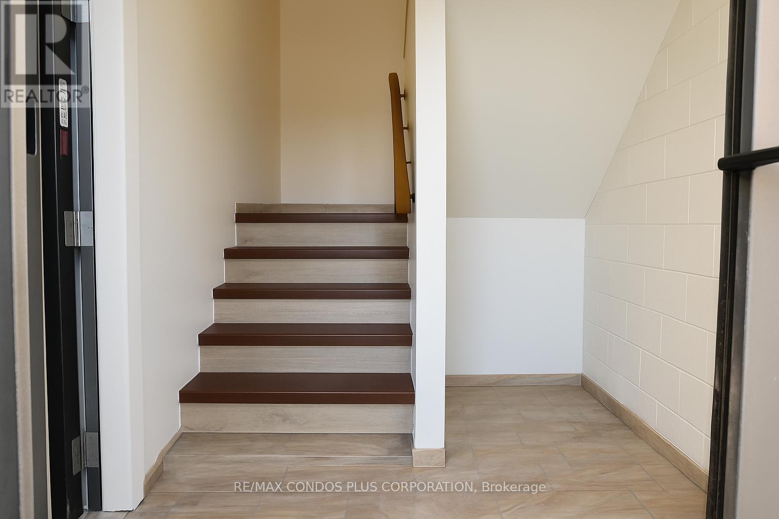 Unit 3 (second Floor) - 260 Regina Road Property Photo 12