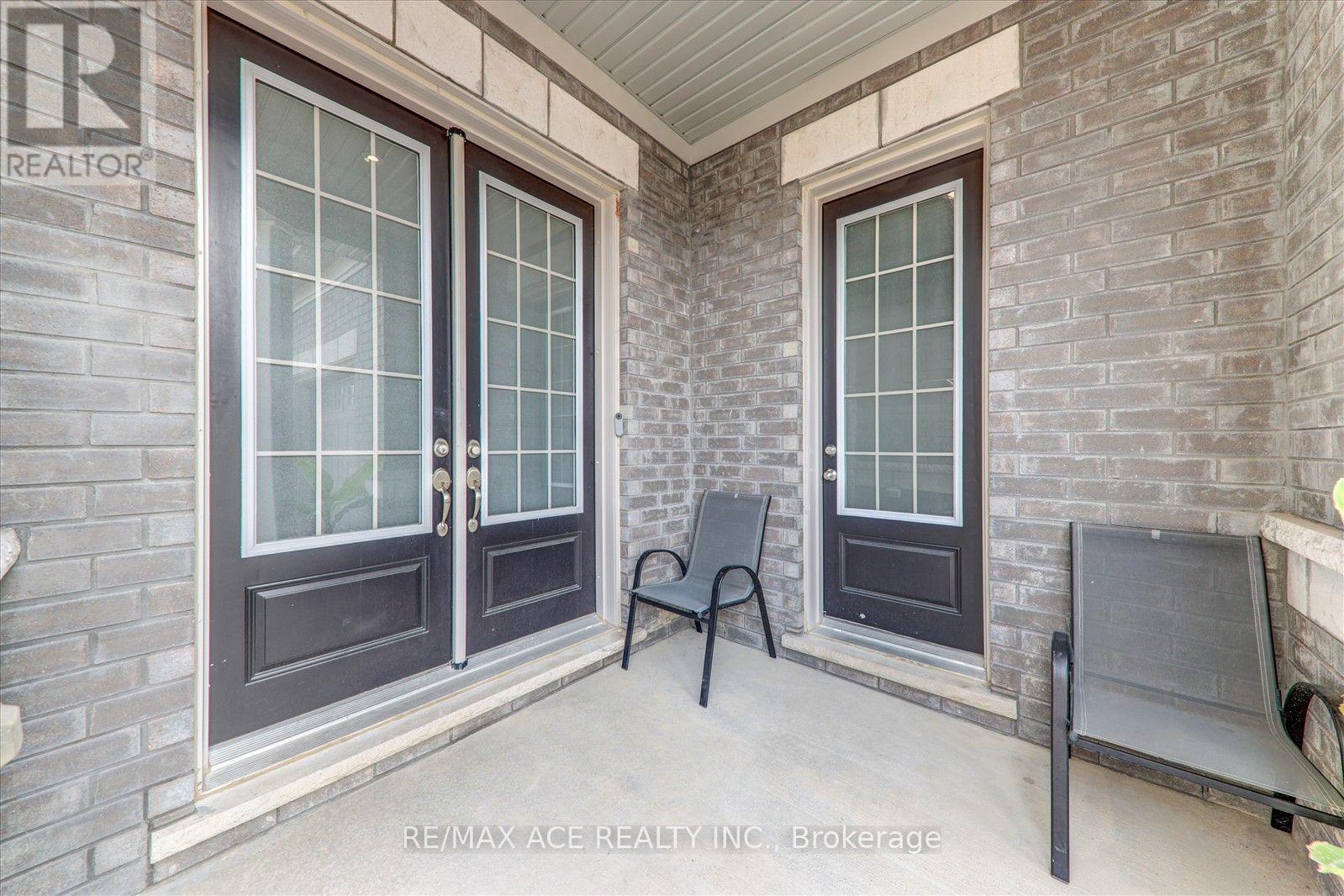 4 Emerald Grove Property Photo 10