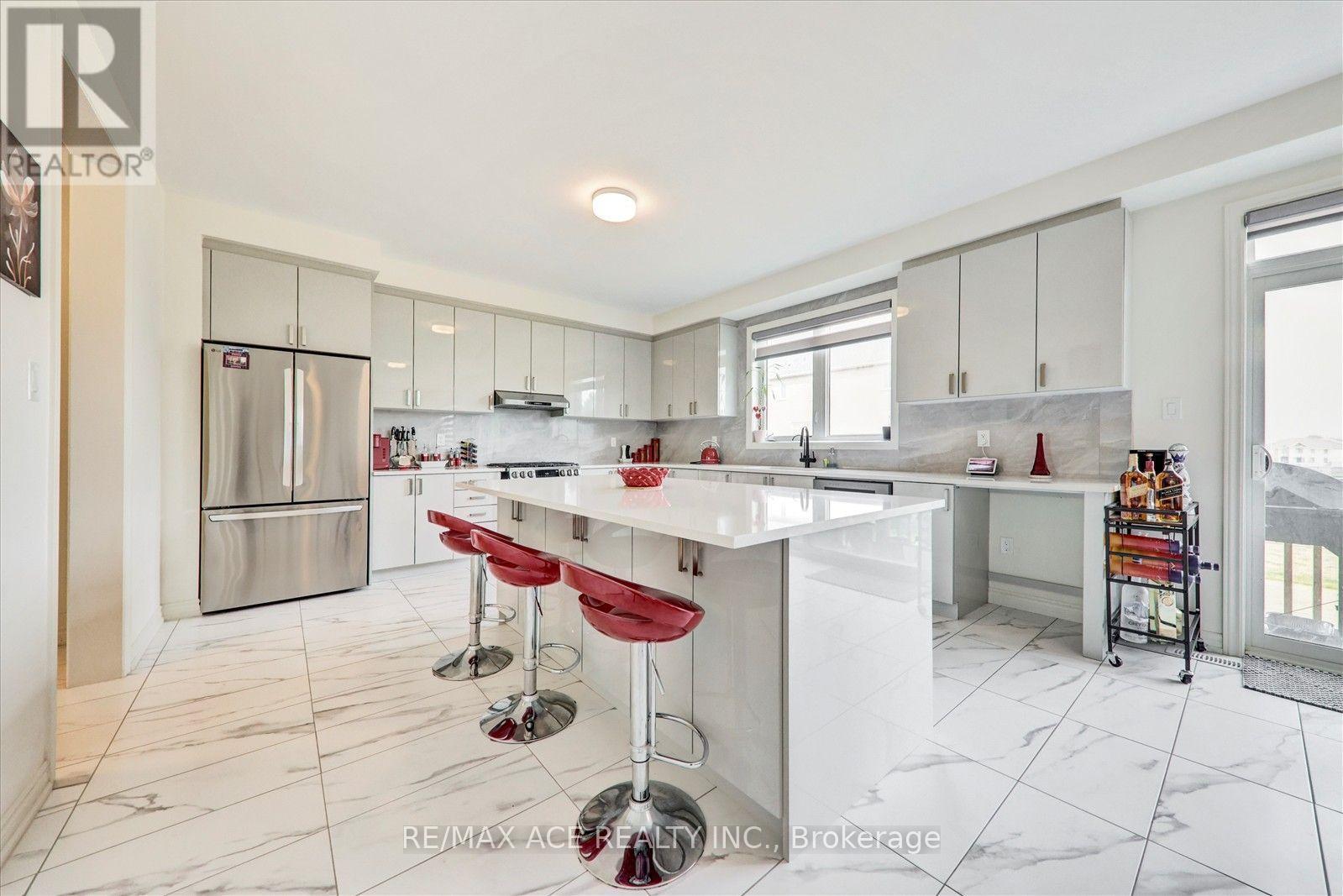 4 Emerald Grove Property Photo 12
