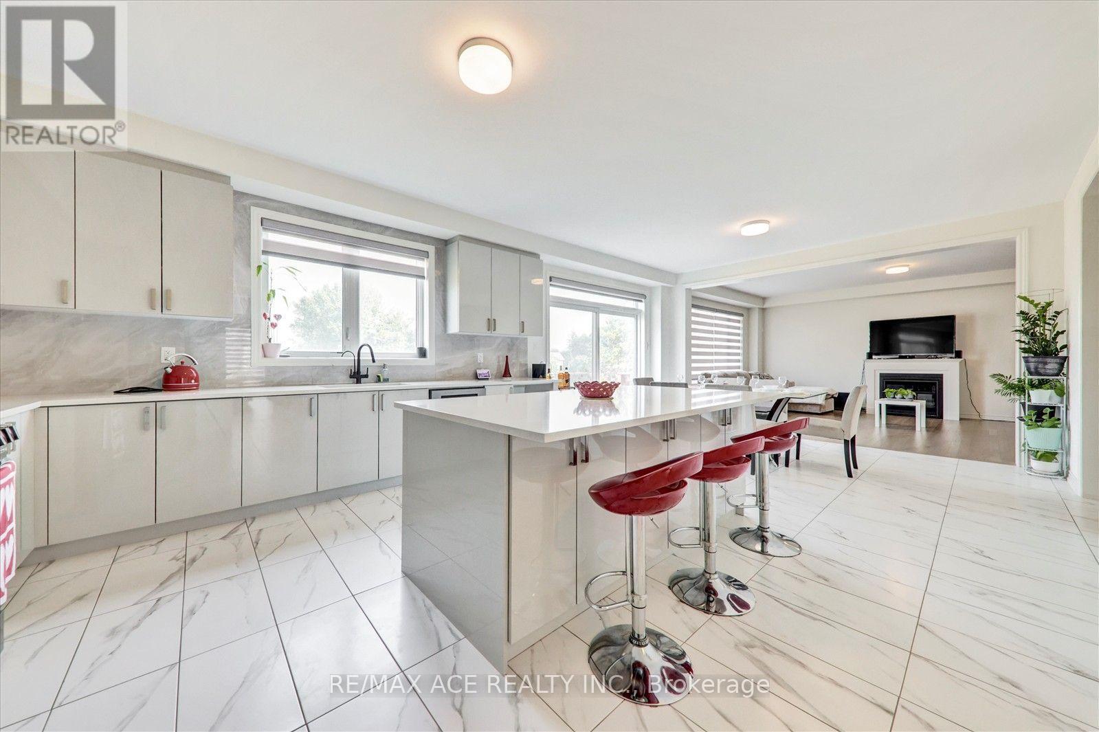 4 Emerald Grove Property Photo 14